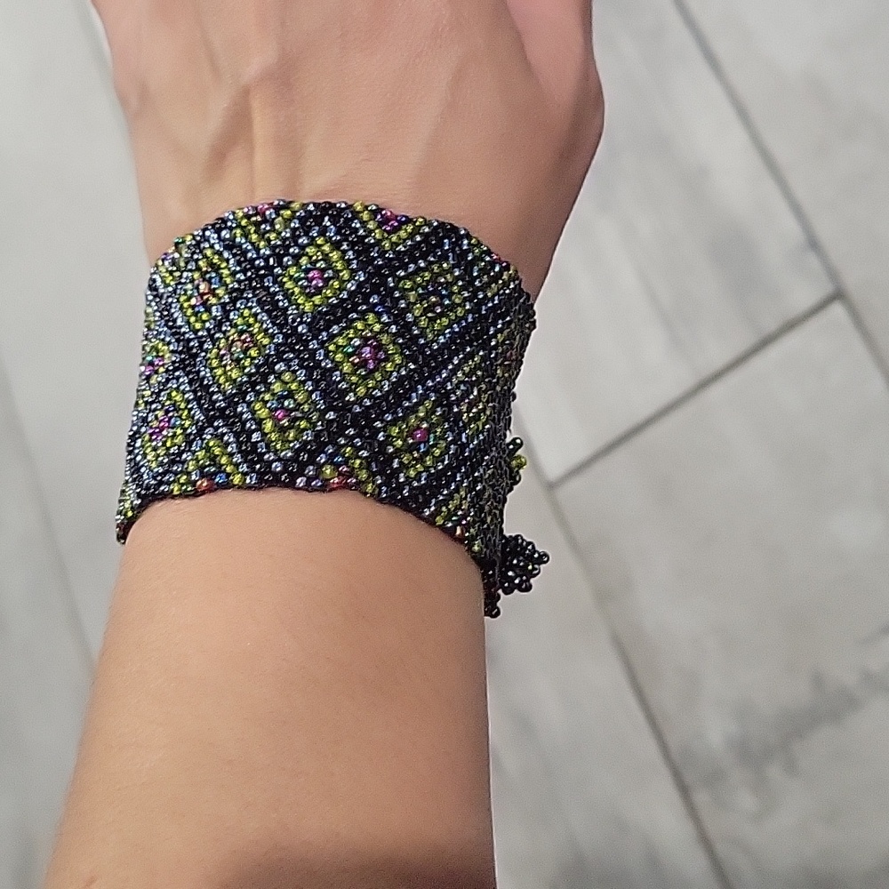 Lilly fashion  beaded bracelet  with 3 knobs to Secure it
